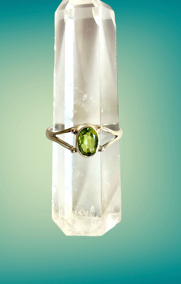 Sterling Silver Peridot Ring - Connie’s Crystals 